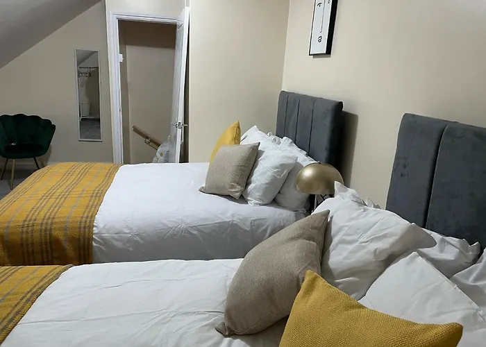 St James House - Sleeps 8!